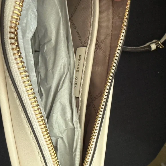 Michael Kors Natural Cream Jet Set Crossbody Bag - Picture 11 of 15